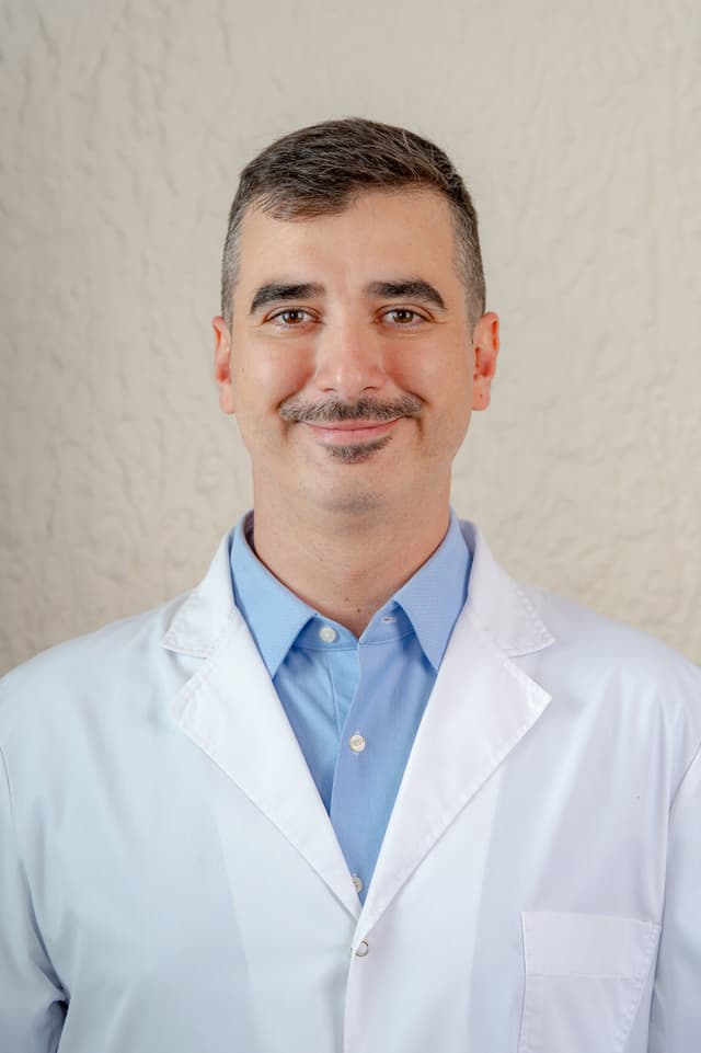 Dr. Carlos López Moris